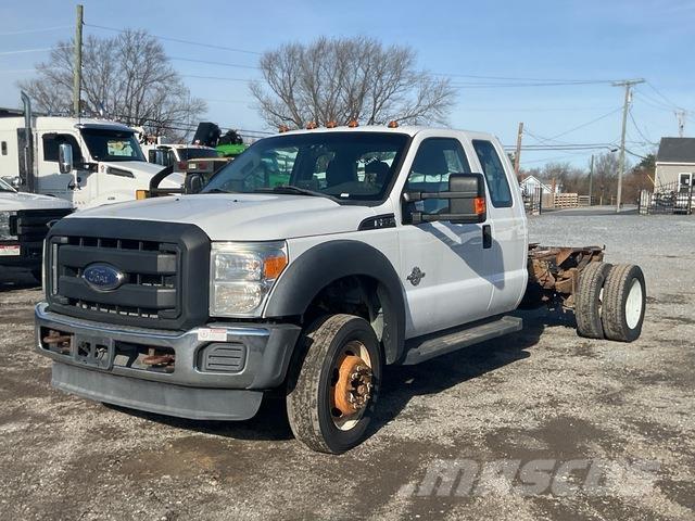 Ford F-550 Kabinos ir salonai