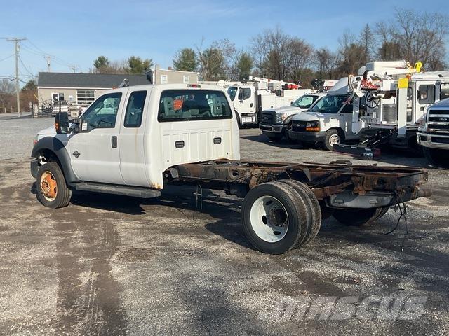 Ford F-550 Kabinos ir salonai