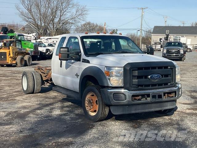 Ford F-550 Kabinos ir salonai