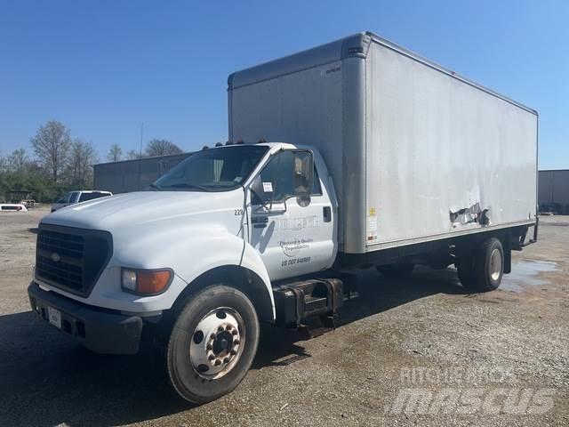 Ford F-650 Sunkvežimiai su dengtu kėbulu