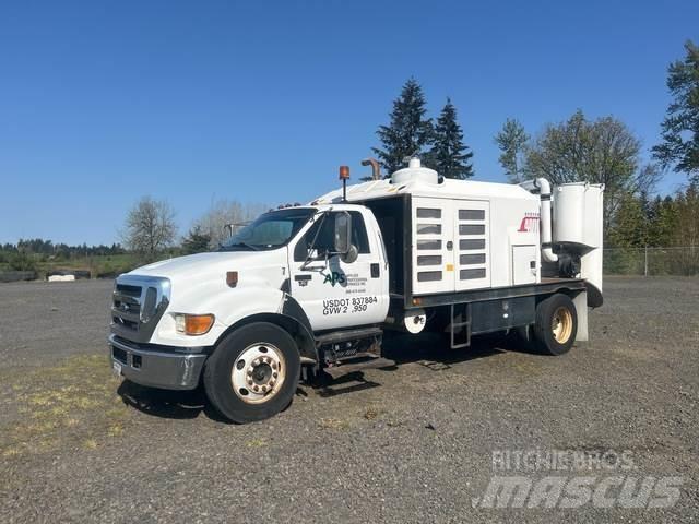 Ford F-650 Vikšriniai ekskavatoriai