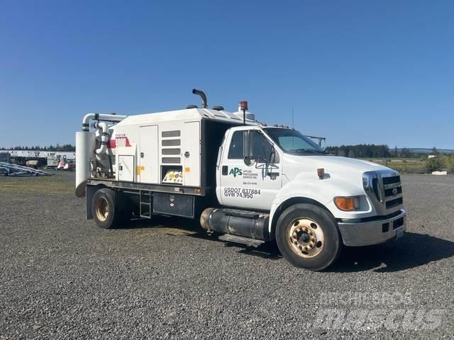 Ford F-650 Vikšriniai ekskavatoriai