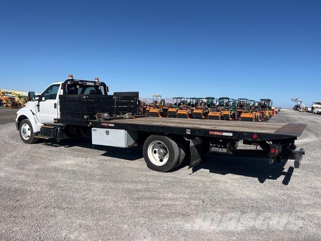 Ford F-650 Pagalbos kelyje automobiliai