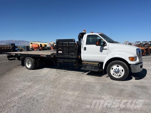 Ford F-650 Pagalbos kelyje automobiliai