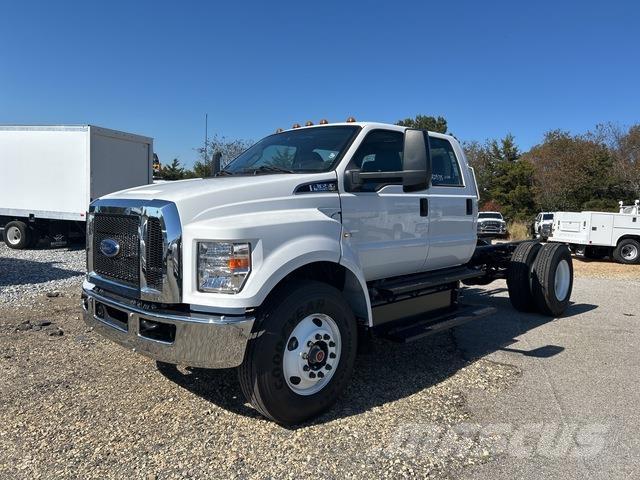 Ford F-650 Kabinos ir salonai