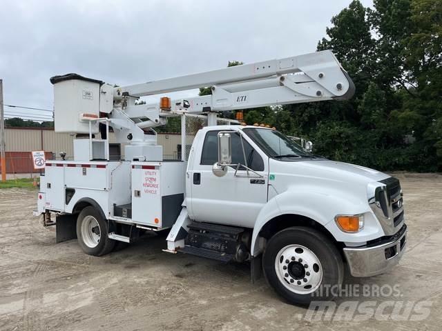 Ford F-750 Ant vilkikų montuojamos kėlimo platformos