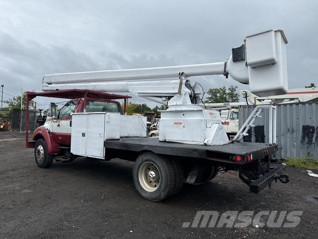 Ford F-750 Ant vilkikų montuojamos kėlimo platformos
