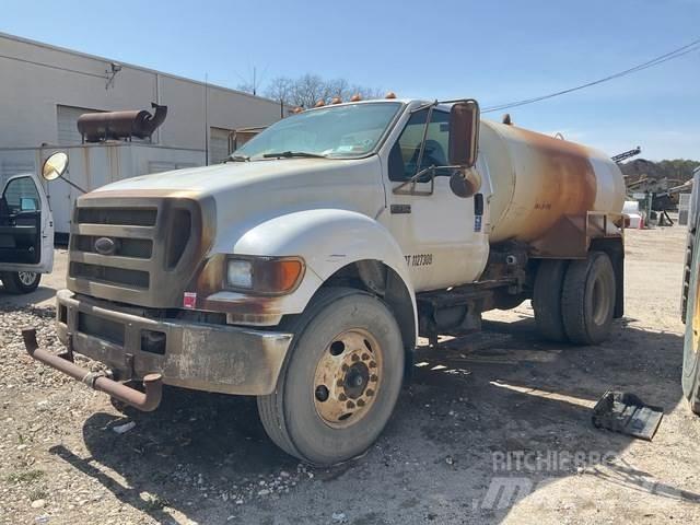 Ford F-750 Vandens sunkvežimiai