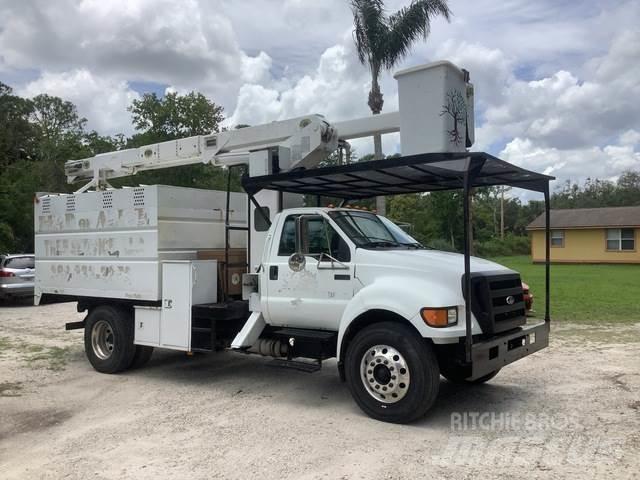 Ford F-750 Ant vilkikų montuojamos kėlimo platformos