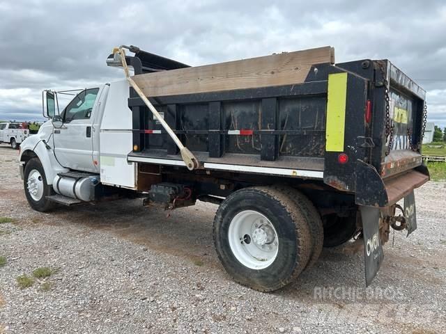 Ford F-750 Savivarčių priekabų vilkikai