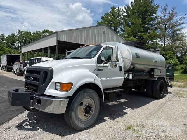 Ford F-750 Betonvežiai
