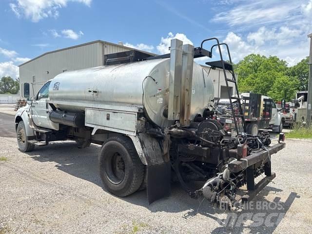 Ford F-750 Betonvežiai