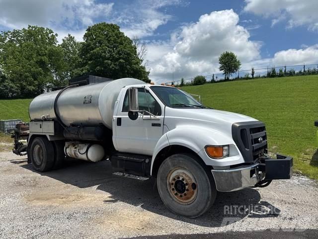 Ford F-750 Betonvežiai