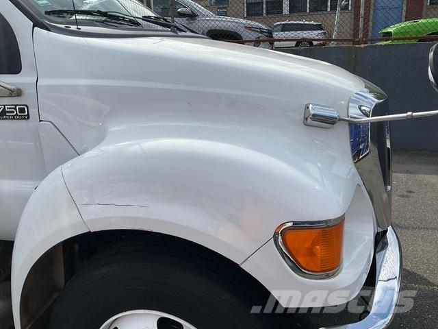 Ford F-750 Gėrimų tiekimo sunkvežimiai