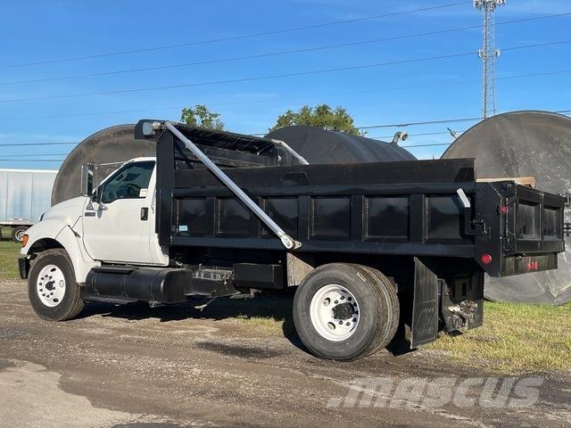 Ford F-750 Savivarčių priekabų vilkikai