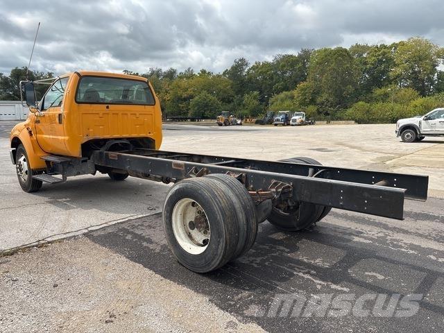 Ford F-750 Kabinos ir salonai