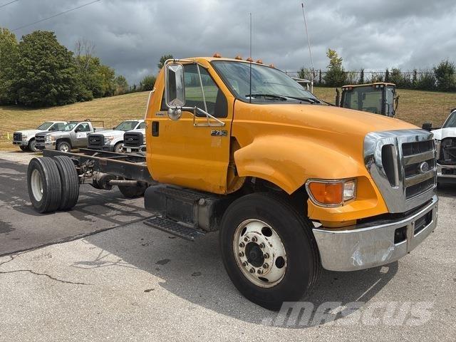 Ford F-750 Kabinos ir salonai