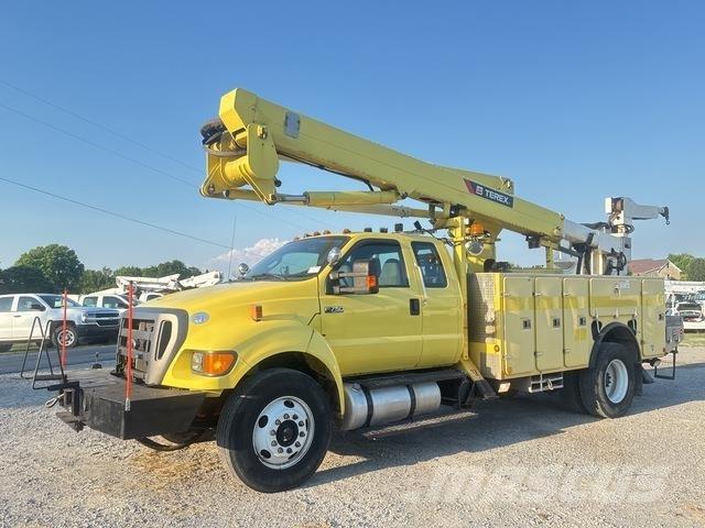 Ford F-750 Ant vilkikų montuojamos kėlimo platformos
