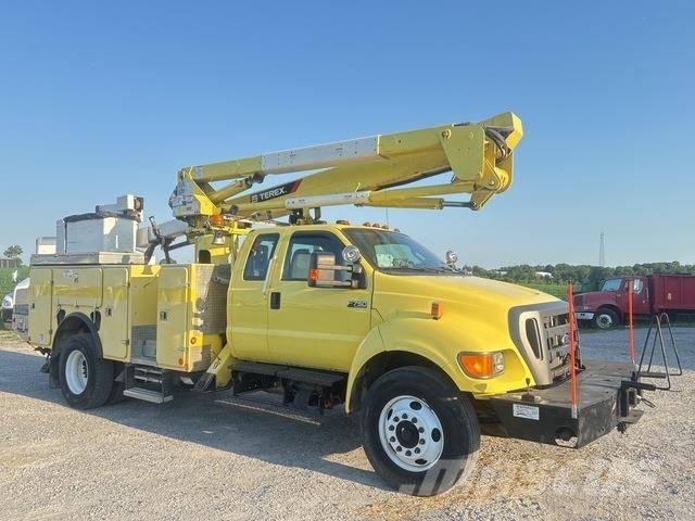 Ford F-750 Ant vilkikų montuojamos kėlimo platformos
