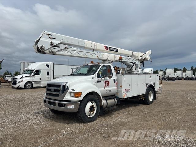 Ford F-750 Ant vilkikų montuojamos kėlimo platformos