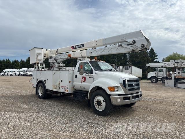 Ford F-750 Ant vilkikų montuojamos kėlimo platformos