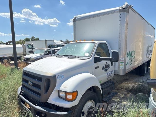 Ford F-750 Sunkvežimiai su dengtu kėbulu