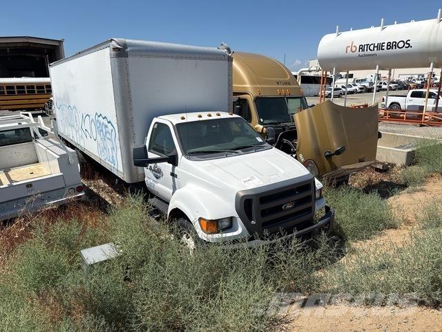 Ford F-750 Sunkvežimiai su dengtu kėbulu