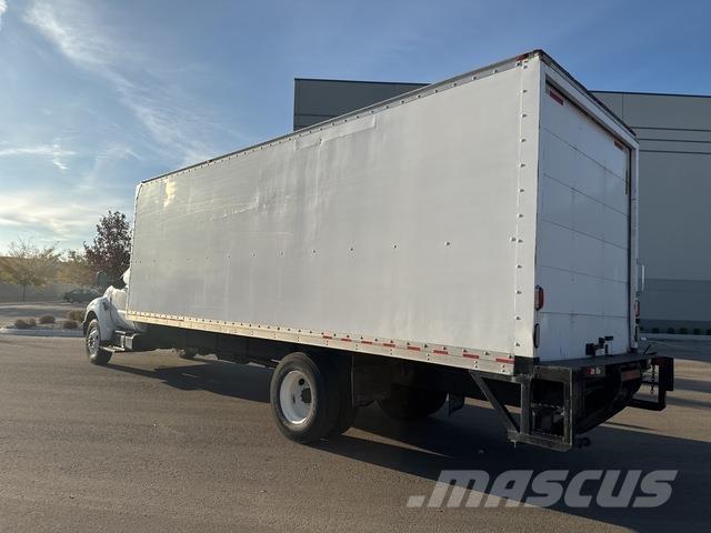 Ford F-750 Sunkvežimiai su dengtu kėbulu