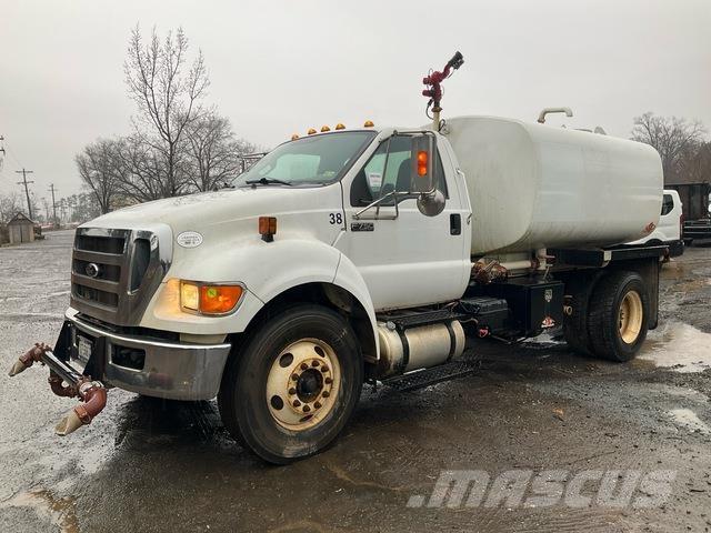 Ford F-750 Vandens sunkvežimiai