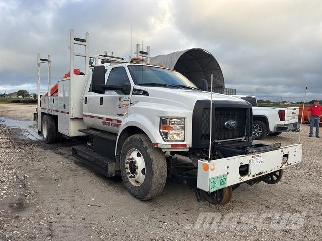 Ford F-750 XL Kita