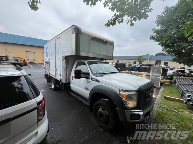 Ford F550 Sunkvežimiai su dengtu kėbulu