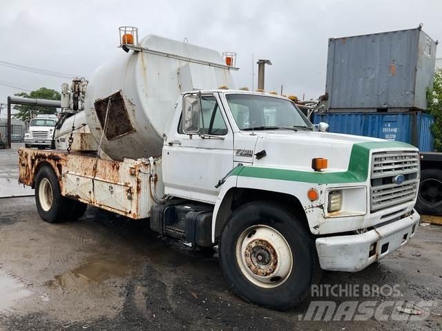 Ford F700 Statyba - Kita
