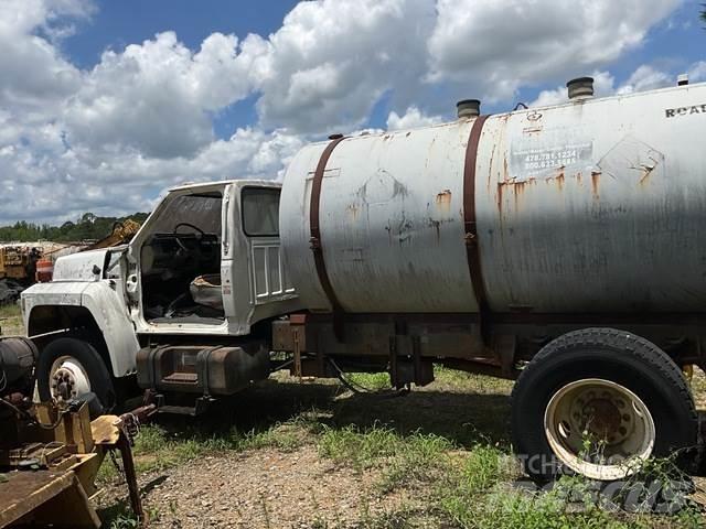 Ford F700 Automobilinės cisternos