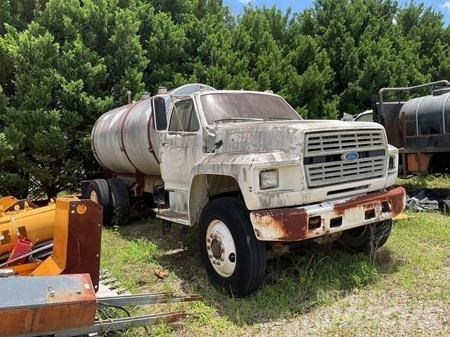 Ford F700 Automobilinės cisternos