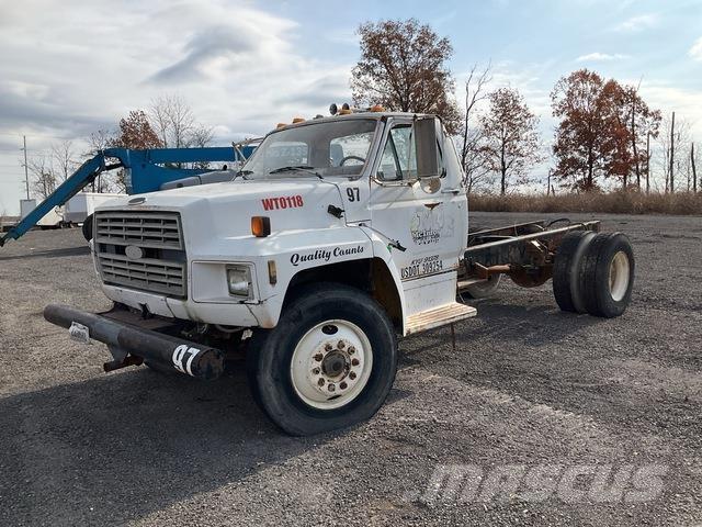Ford F700 Kabinos ir salonai
