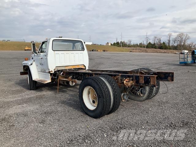Ford F700 Kabinos ir salonai