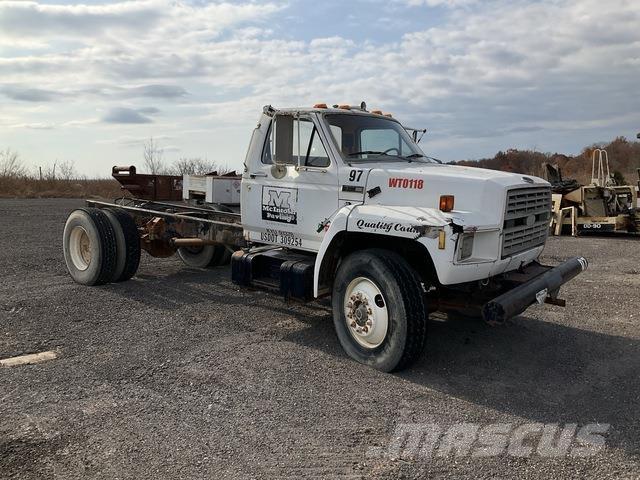 Ford F700 Kabinos ir salonai