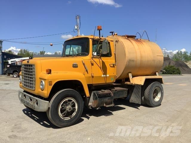 Ford L8000 Vandens sunkvežimiai
