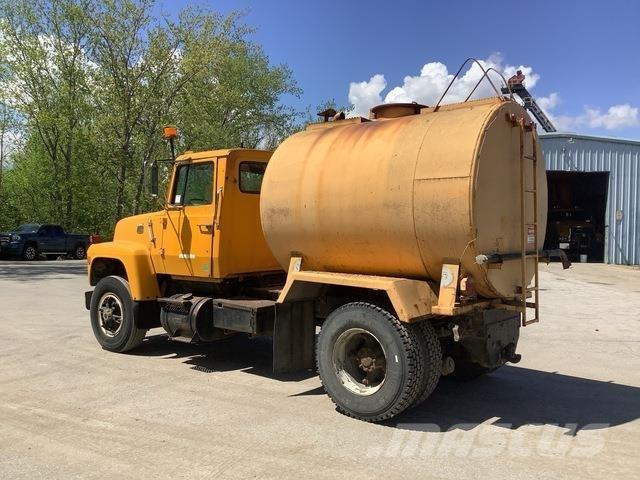 Ford L8000 Vandens sunkvežimiai