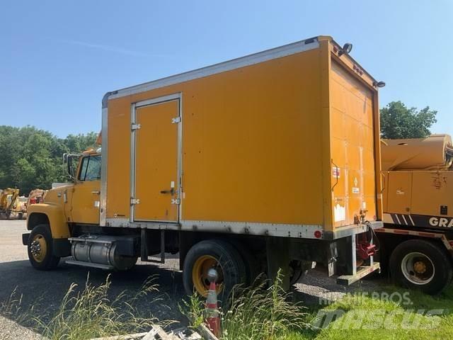Ford L8000 Visuotinės / bendrosios paskirties automobiliai