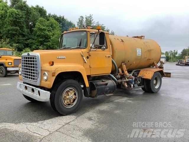 Ford L8000 Vandens sunkvežimiai