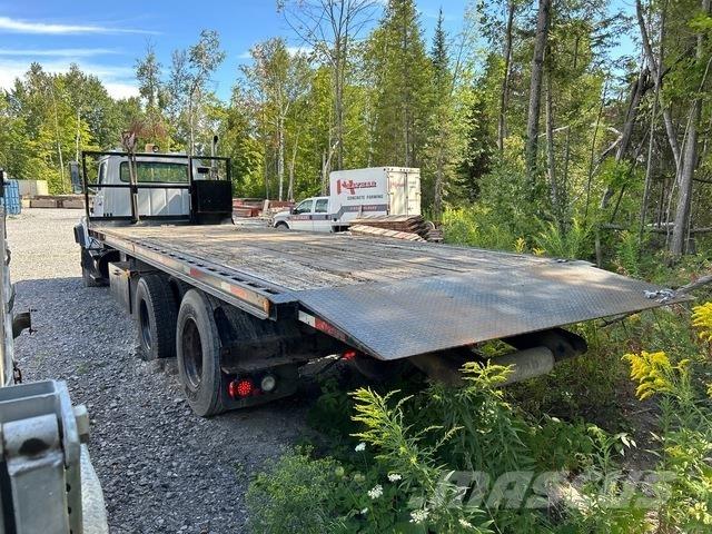 Ford L8000 Pagalbos kelyje automobiliai