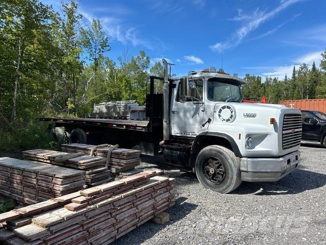 Ford L8000 Pagalbos kelyje automobiliai
