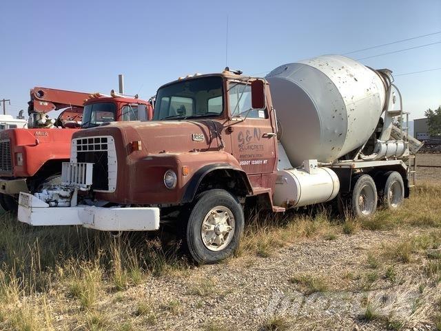 Ford L8000 Kita