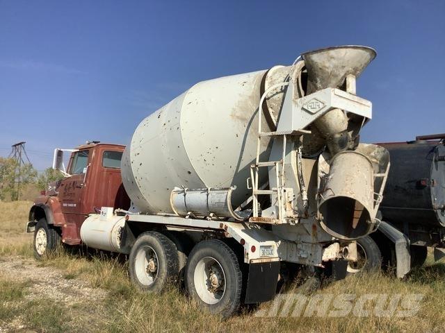 Ford L8000 Kita