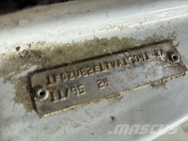 Ford L8000 Vandens sunkvežimiai