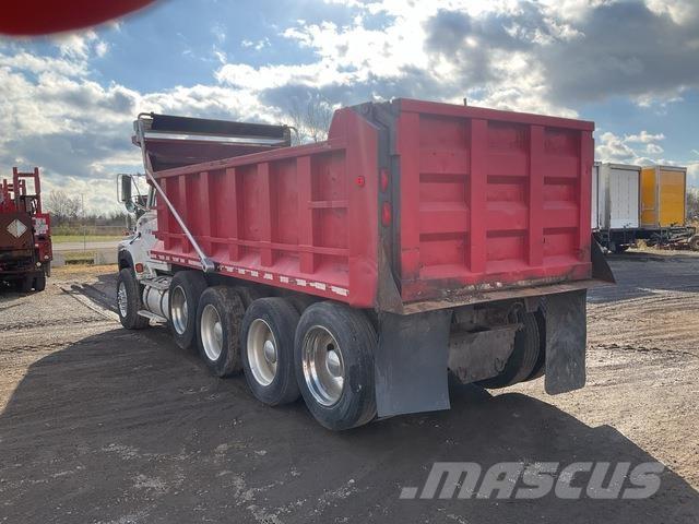 Ford L900 Savivarčių priekabų vilkikai