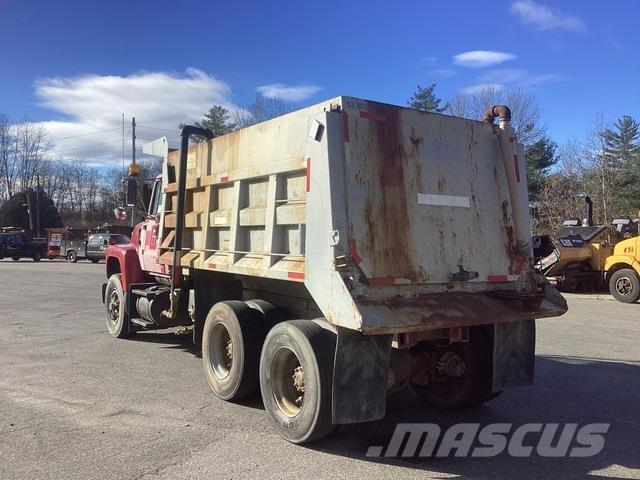 Ford L9000 Vandens sunkvežimiai