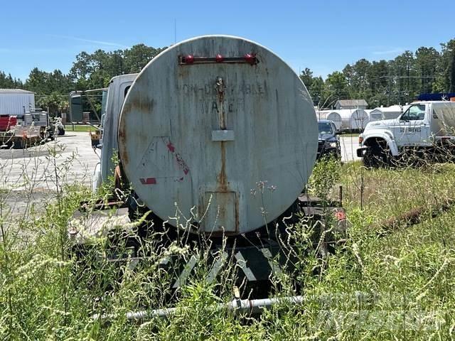 Ford LN7000 Vandens sunkvežimiai