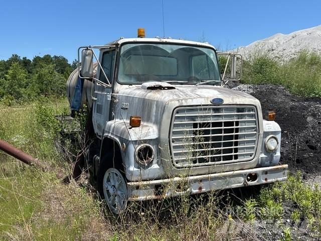 Ford LN7000 Vandens sunkvežimiai